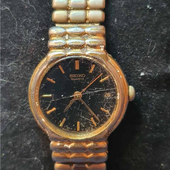 🦋 Vintage Seiko Quartz Goldtone/Black Stainless Steel Women's Watch - Picture 1 of 3